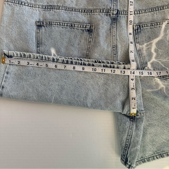 BOOHOO MAN SLIM-FIT LIGHTNING PRINT 5.5” ACID WASH DENIM JEAN SHORTS JORTS Sz46 - Picture 6 of 6